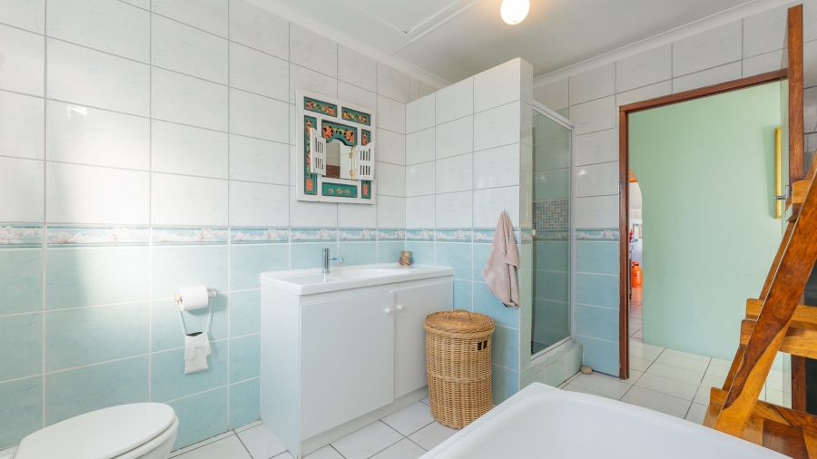 7 Bedroom Property for Sale in Struisbaai Western Cape